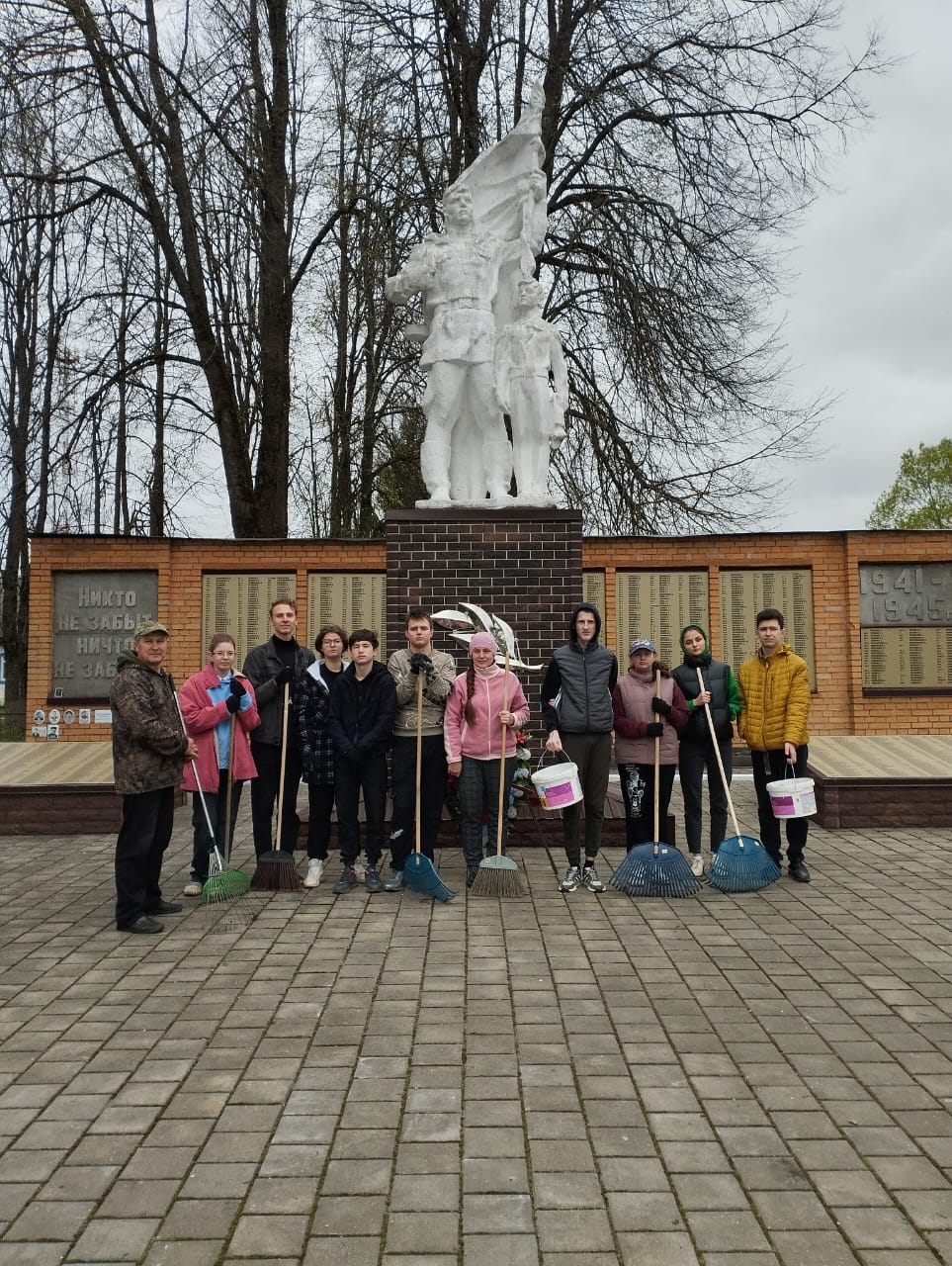 Акция «Чистый памятник».